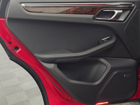 New 2026 Porsche Macan image 21