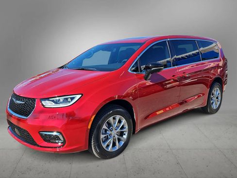 New 2026 Chrysler Pacifica Limited image 4