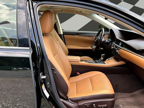 Used 2016 Lexus ES 350 w/ Premium Package w/Wood Trim FWD image 7