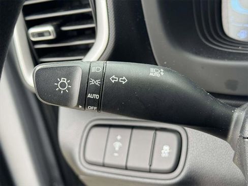 Certified 2023 Hyundai Venue SE image 21