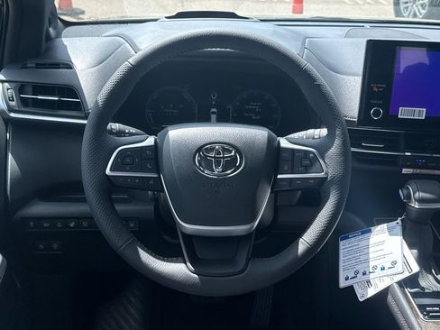 New 2026 Toyota Sienna Platinum AWD/4WD image 12