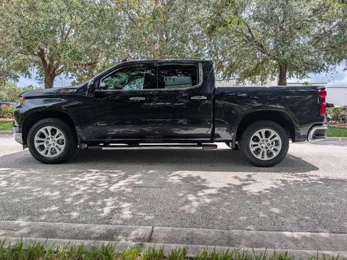 Used 2022 Chevrolet Silverado 1500 LTZ w/ Technology Package AWD/4WD image 5
