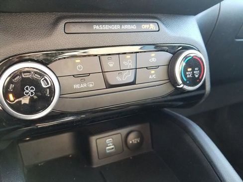 Used 2022 Ford Escape SE image 18