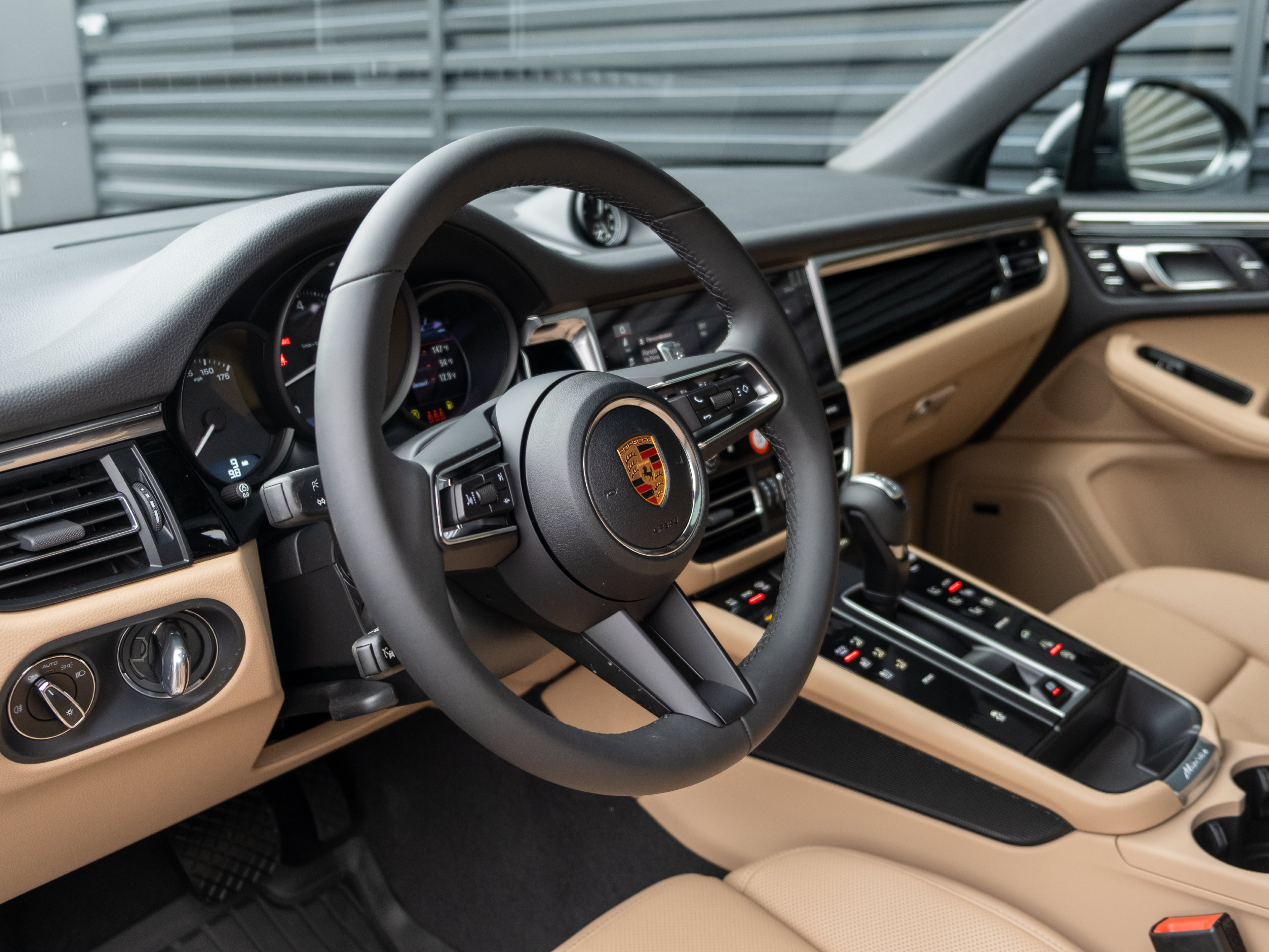 Certified 2026 Porsche Macan AWD/4WD image 4