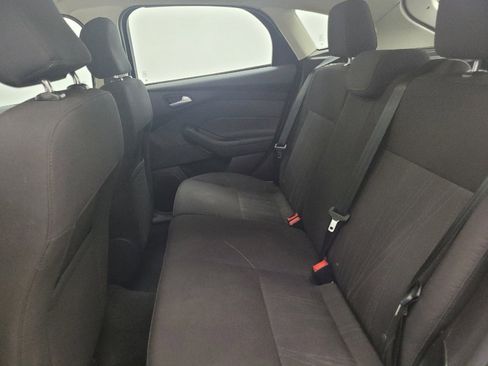Used 2016 Ford Focus SE w/ SE Sport Package FWD image 18
