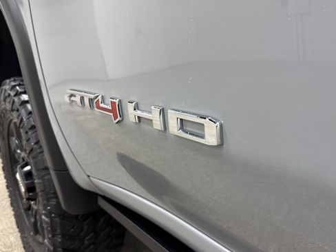 Used 2025 GMC Sierra 2500 AT4 w/ AT4 Premium Plus Package image 4