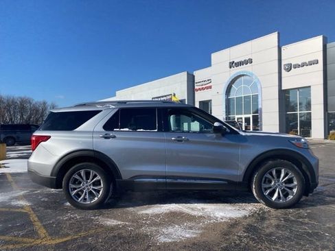 Used 2023 Ford Explorer Limited image 3