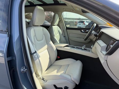 Certified 2023 Volvo XC60 T8 Ultimate w/ Climate Package image 10