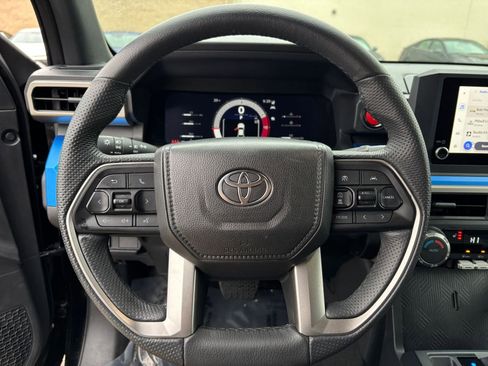 Used 2025 Toyota Tacoma TRD Off-Road image 27