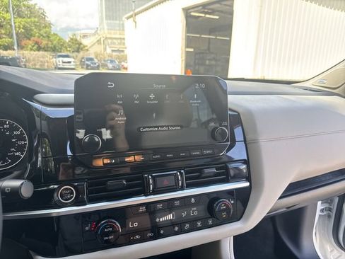 Used 2024 Nissan Pathfinder SL w/ SL Premium Package FWD image 22