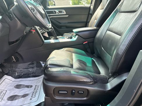 Used 2014 Ford Explorer XLT w/ Equipment Group 202A AWD/4WD image 11