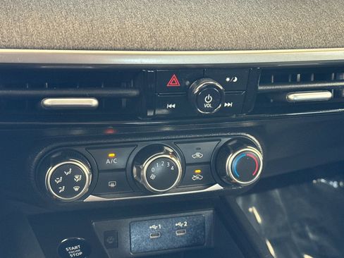 Used 2025 Nissan Kicks SV image 19