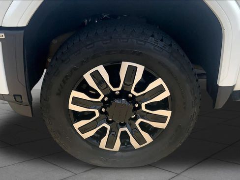 Certified 2025 GMC Sierra 2500 Denali Ultimate AWD/4WD image 11