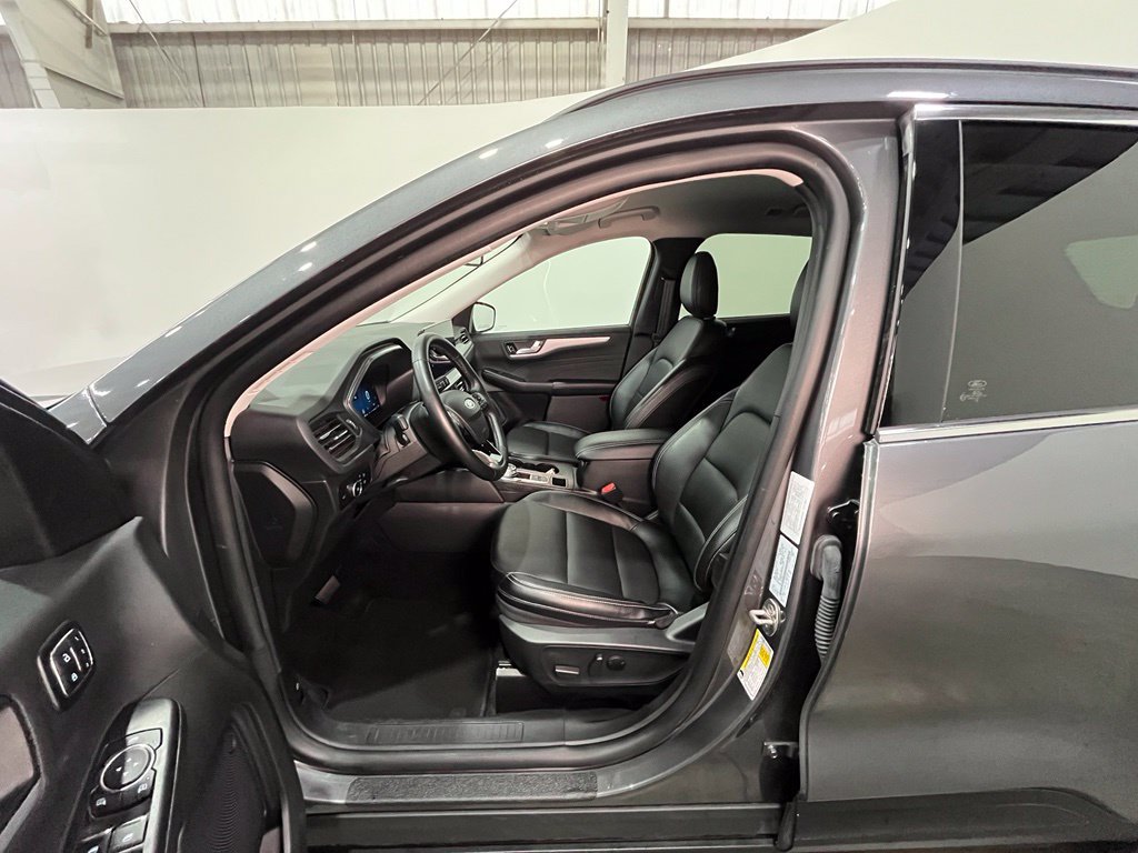 Certified 2025 Ford Escape Platinum AWD/4WD image 18