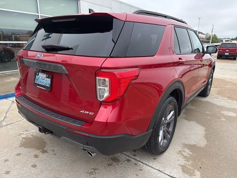 Used 2022 Ford Explorer XLT w/ Equipment Group 202A AWD/4WD image 5