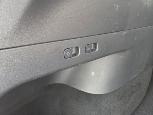 Used 2020 Tesla Model Y Long Range image 37