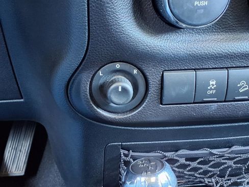 Used 2018 Jeep Wrangler Unlimited Sport AWD/4WD image 23