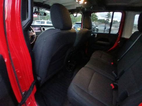 Used 2019 Jeep Wrangler Unlimited Sahara image 21