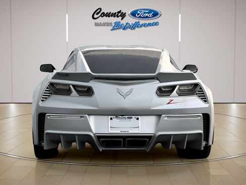 Used 2016 Chevrolet Corvette Z06 w/ 3LZ Preferred Equipment Group RWD image 11