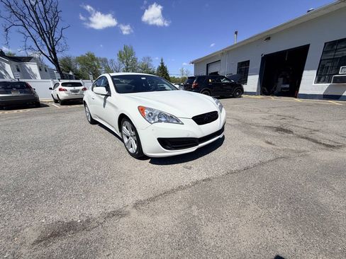 Used 2010 Hyundai Genesis 2.0T RWD image 6