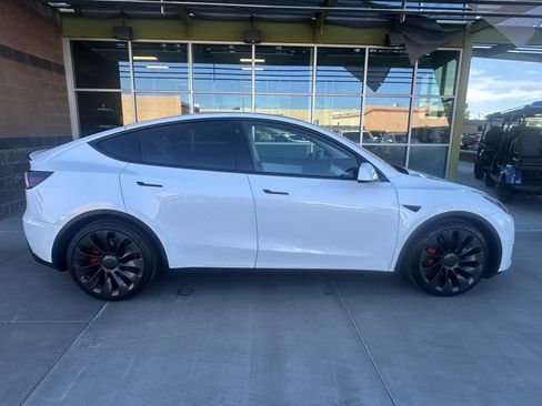 Used 2022 Tesla Model Y Performance image 7