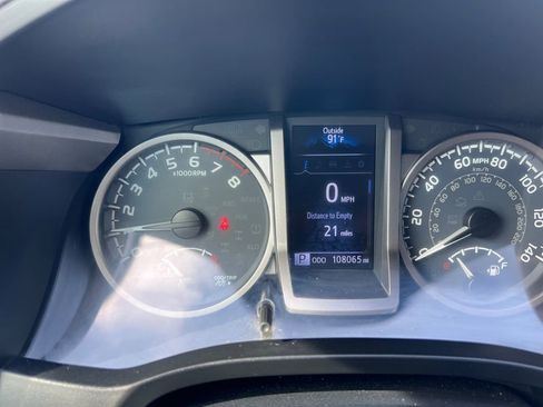Used 2019 Toyota Tacoma SR5 AWD/4WD image 21