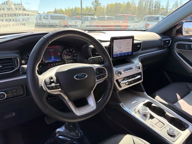 Used 2024 Ford Explorer XLT w/ Equipment Group 202A AWD/4WD image 10