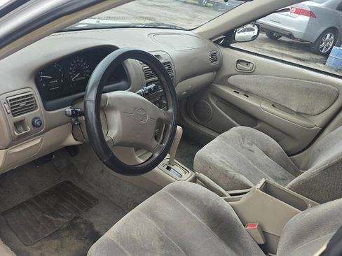 Used 2001 Toyota Corolla LE FWD image 7