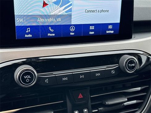 Used 2020 Ford Escape SE image 18