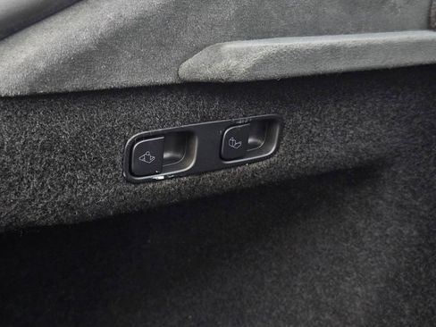 Used 2022 Tesla Model S image 33