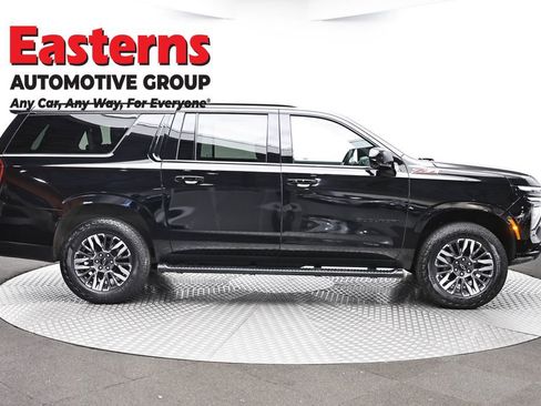 Used 2025 Chevrolet Suburban Z71 AWD/4WD image 4