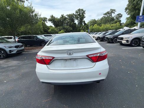 Used 2015 Toyota Camry SE w/ Moonroof Package FWD image 13