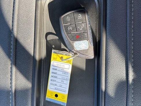 Used 2022 Chevrolet Silverado 1500 LT w/ Z71 Off-Road Package image 34