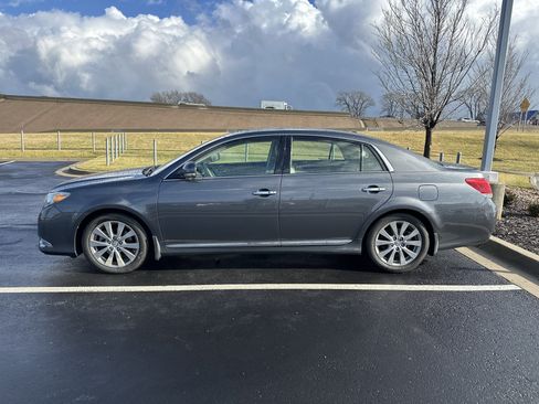 Used 2011 Toyota Avalon Limited image 7