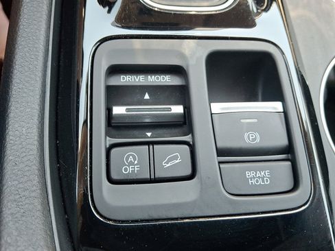 Certified 2025 Honda Pilot Touring image 27