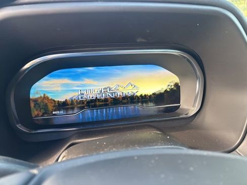 Used 2024 Chevrolet Tahoe High Country image 17