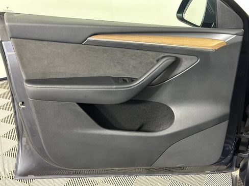 Used 2023 Tesla Model Y Long Range AWD/4WD image 44