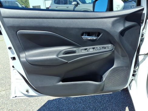 Used 2025 Nissan Versa SV FWD image 4