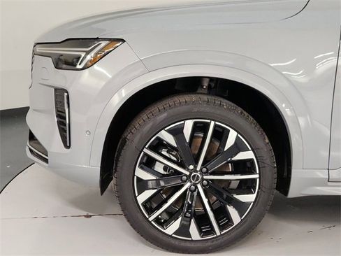 New 2026 Volvo XC90 B6 Plus w/ Protection Package Premier image 11