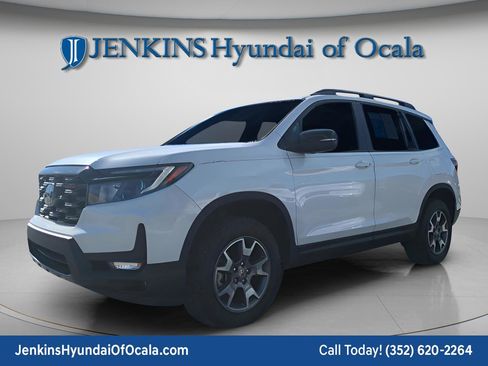 Used 2023 Honda Passport TrailSport image 3