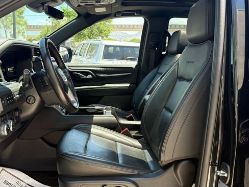Used 2023 GMC Yukon Denali w/ Advanced Technology Package AWD/4WD image 35