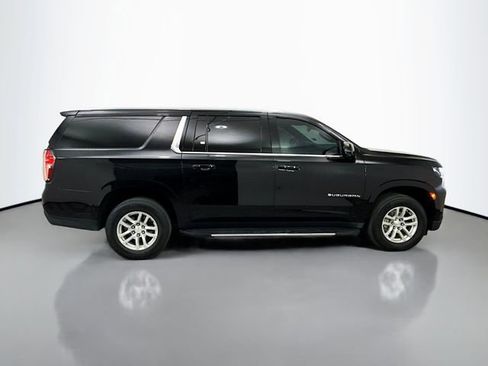 Used 2023 Chevrolet Suburban LT w/ Luxury Package image 9