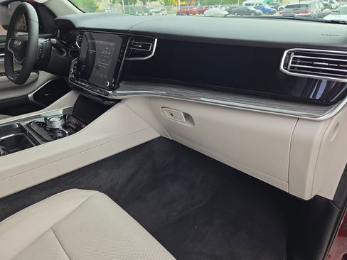 Used 2022 Jeep Wagoneer Series III w/ Rear Seat Video Group 1 image 32