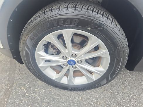 Used 2017 Ford Escape SE w/ Equipment Group 201A AWD/4WD image 26