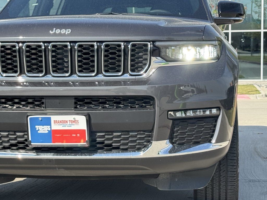 Used 2025 Jeep Grand Cherokee L Limited RWD image 9