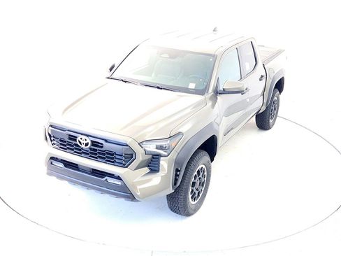 Used 2025 Toyota Tacoma TRD Off-Road image 14