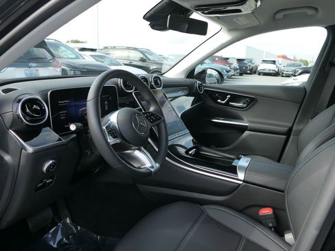 Used 2025 Mercedes-Benz GLC 350e 4MATIC image 12