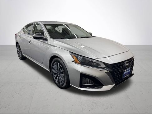 Used 2024 Nissan Altima 2.5 SV image 9