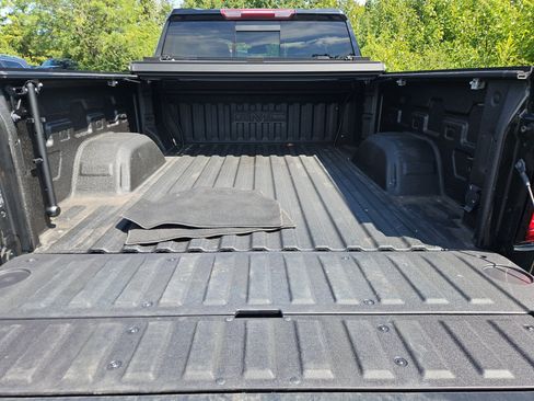 Used 2023 GMC Sierra 1500 SLT w/ SLT Premium Package AWD/4WD image 16