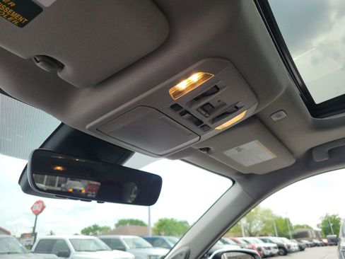 Used 2024 Toyota Highlander Limited AWD/4WD image 30